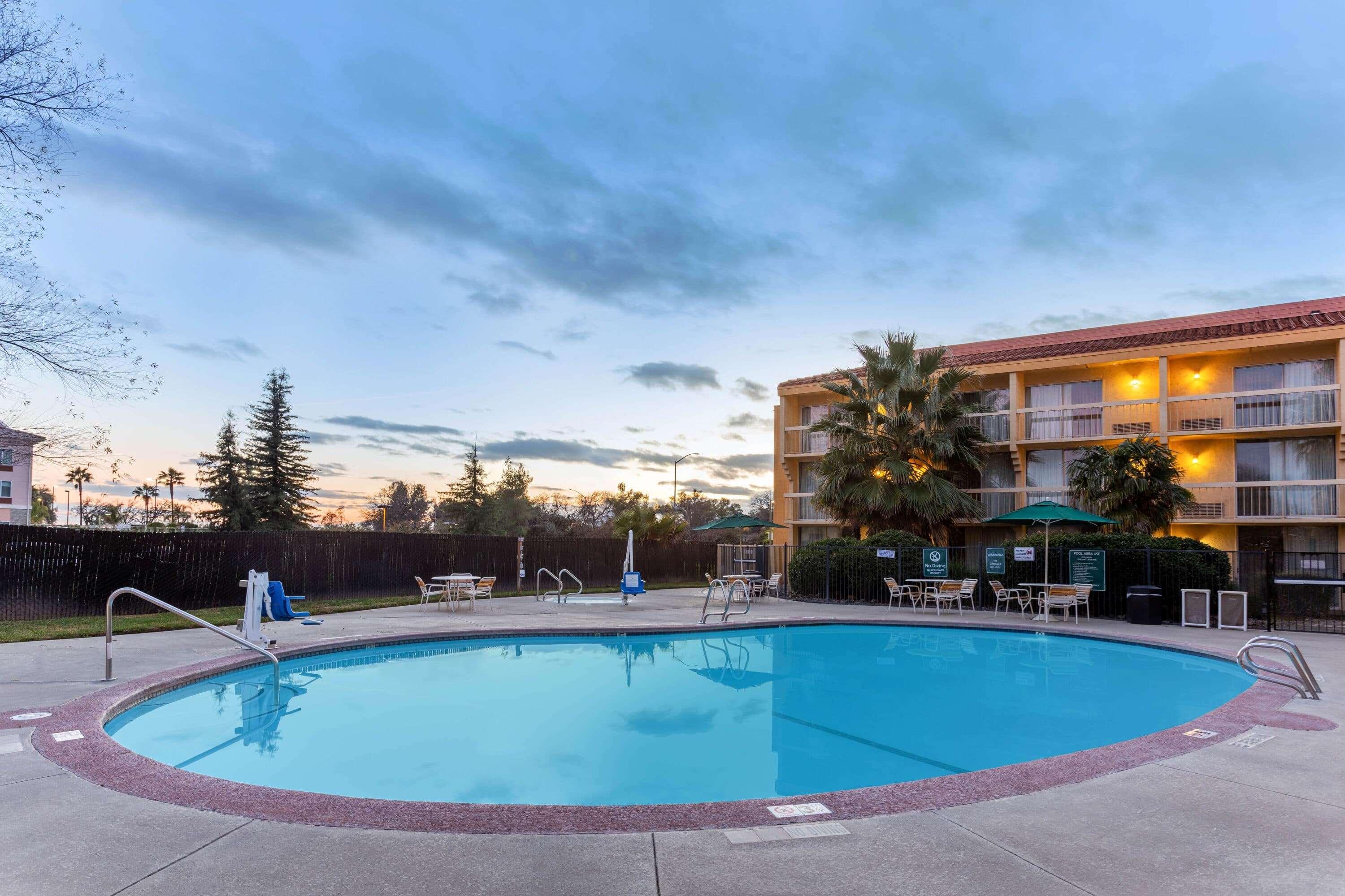 La Quinta By Wyndham Redding Hotel Exterior foto