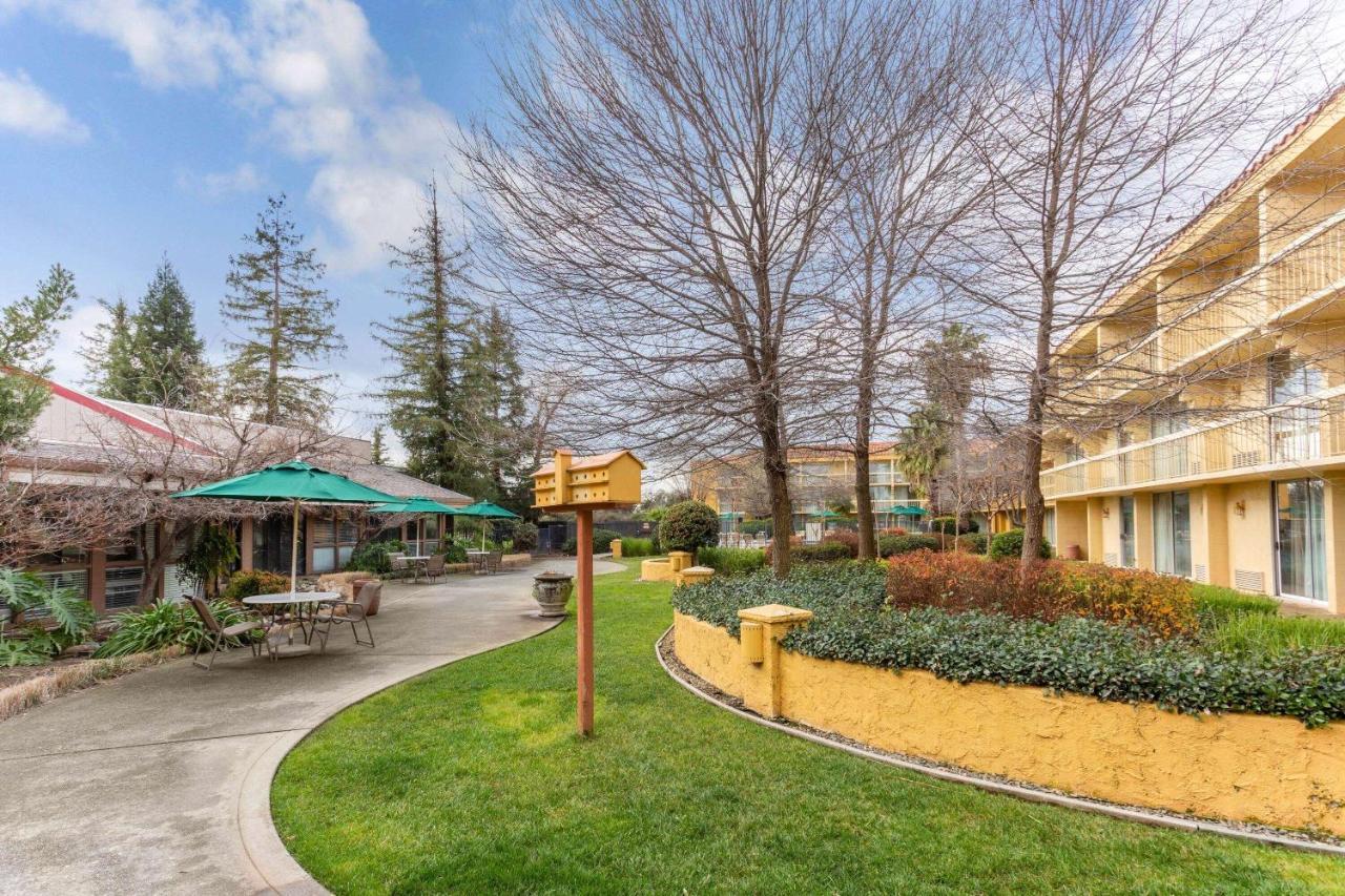 La Quinta By Wyndham Redding Hotel Exterior foto