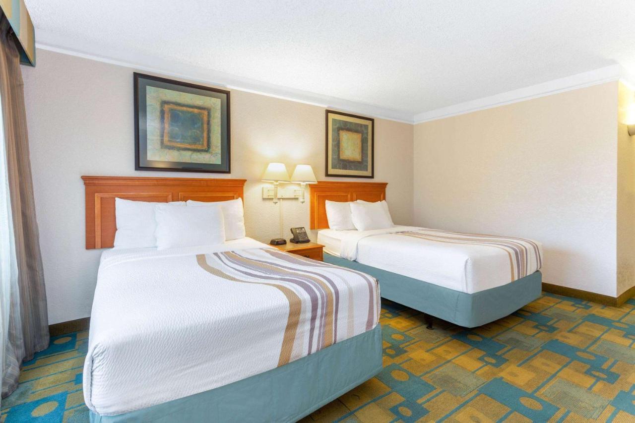 La Quinta By Wyndham Redding Hotel Exterior foto